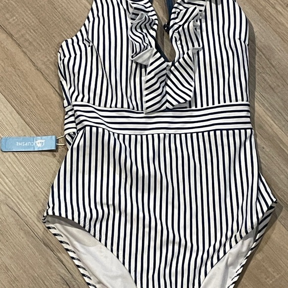 Cupshe Women's V Neck One Piece Swimsuit Ruffled Back Cross Swimwear -S blue - Picture 3 of 6